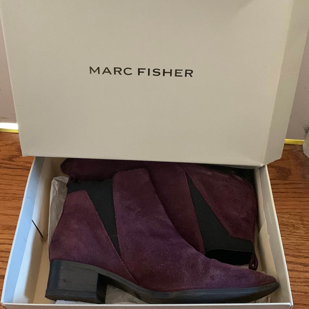Marc fisher booties - womans size 9, dark red suede